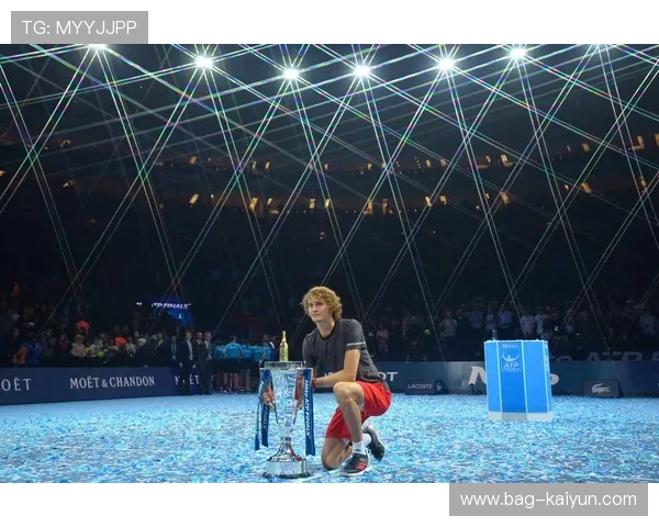 ATP总决赛现场观众求婚成功，阿尔卡拉斯逆转胜为特殊时刻添彩